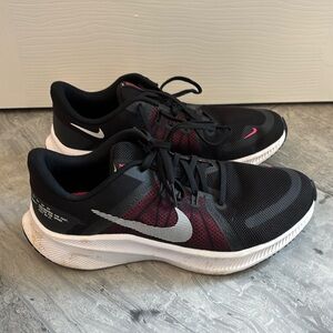 Nike Quest 4 running shoes